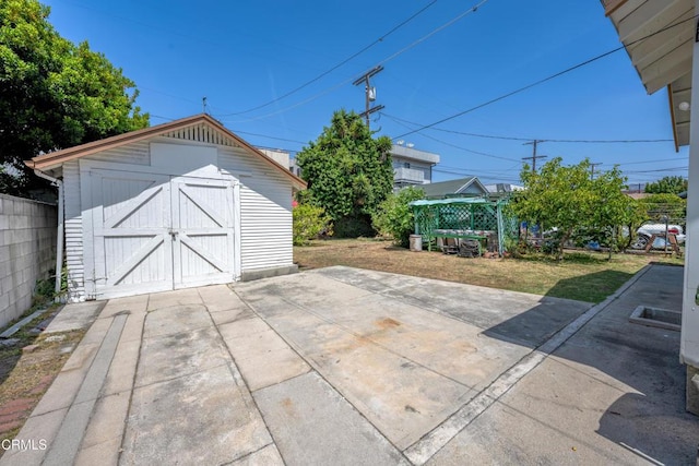 1139 N Heliotrope Dr, Los Angeles, CA 90029 - view of patio