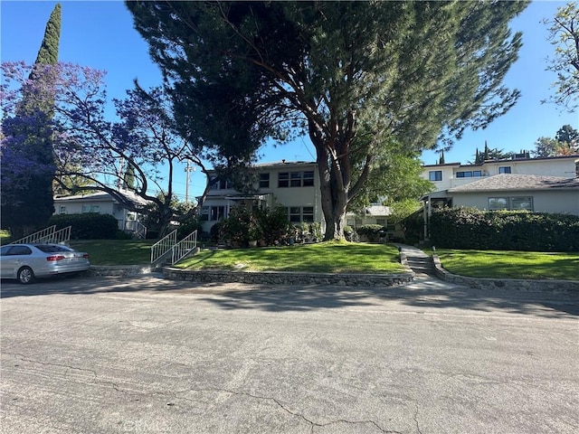 25352543 Cross St, La Crescenta, CA 91214 - view of front of home featuring a front yard
