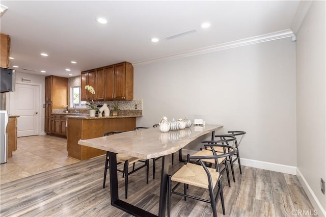 9434 Mclennan Ave, Northridge, CA 91343 - dining room with crown molding, baseboards, recessed lighting, and light wood finished floors