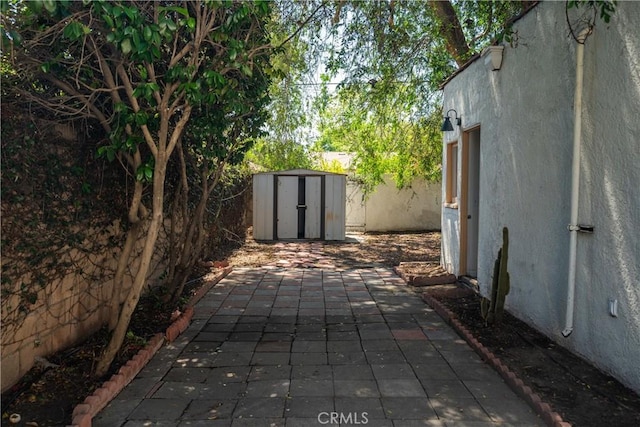 2691 Golden Ave, Long Beach, CA 90806 - view of patio