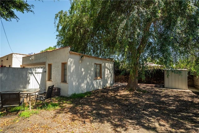 2691 Golden Ave, Long Beach, CA 90806 - back of property featuring stucco siding