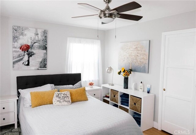 11304 Oklahoma Ave, South Gate, CA 90280 - bedroom featuring ceiling fan