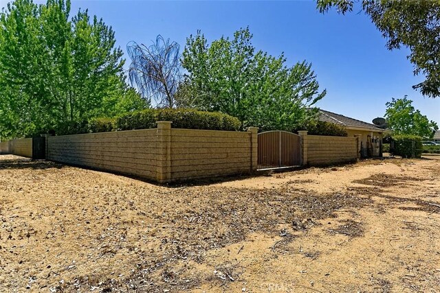 14388 Musgrave Rd, Oak Hills, CA 92344 - photo 48