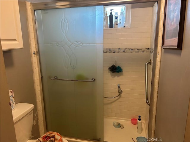 56034 Navajo Trl, Yucca Valley, CA 92284 - full bathroom featuring a shower stall and toilet
