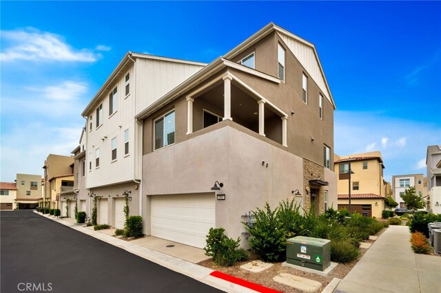 142 Juniper Dr, Rancho Mission Viejo, CA 92694 - view of property with a garage and a residential view