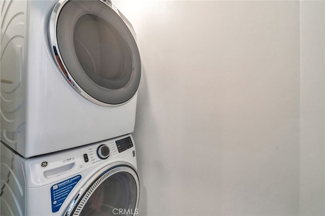 142 Juniper Dr, Rancho Mission Viejo, CA 92694 - laundry room featuring stacked washer and clothes dryer