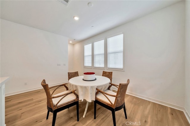 142 Juniper Dr, Rancho Mission Viejo, CA 92694 - dining area featuring light wood-type flooring, baseboards, and recessed lighting