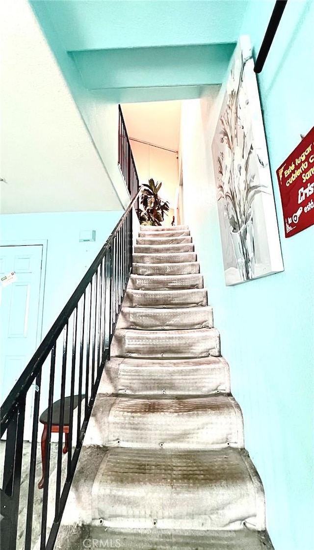 3748 W 118th St, Hawthorne, CA 90250 - view of staircase