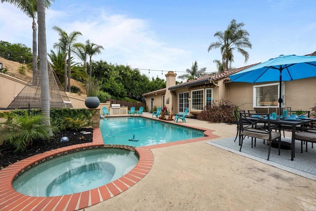 18150 Via Ascenso, Rancho Santa Fe, CA 92067 - view of pool featuring an in-ground hot tub, a patio area, and outdoor dining area