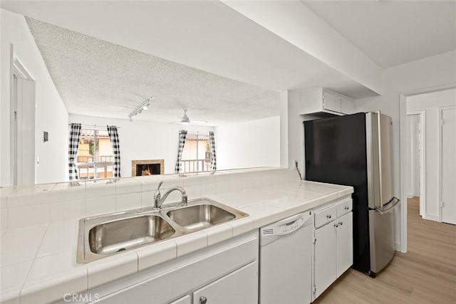 1127 E Del Mar Blvd Unit 235, Pasadena, CA 91106 - kitchen featuring white dishwasher, a ceiling fan, a sink, light wood-style floors, and a textured ceiling