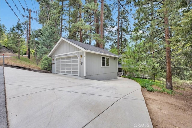 908 Knickerbocker Rd, Big Bear Lake, CA 92315 - detached garage with concrete driveway