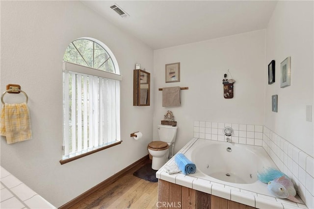908 Knickerbocker Rd, Big Bear Lake, CA 92315 - bathroom featuring toilet, a jetted tub, wood finished floors, and baseboards