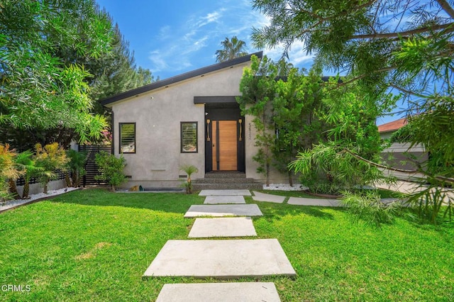 5622 Natick Ave, Sherman Oaks, CA 91411 - contemporary home featuring stucco siding and a front yard