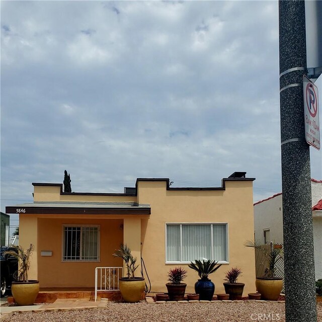 5846 Madden Ave, Los Angeles, CA 90043 - view of front of home with stucco siding