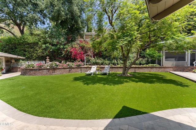 2210 Brambling Ln, Pasadena, CA 91107 - view of green lawn