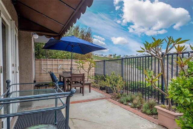 4 Amherst, Laguna Niguel, CA 92677 - fenced backyard with outdoor dining area and a patio
