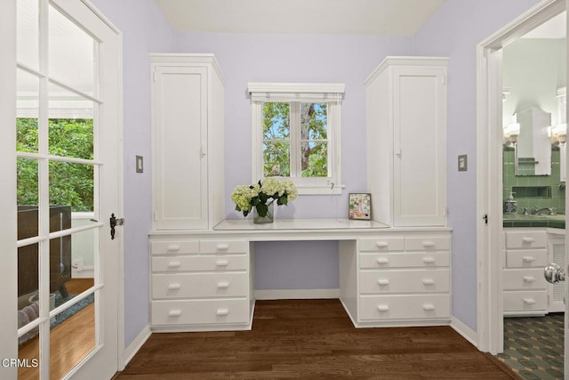 346 Stedman Pl, Monrovia, CA 91016 - office space with built in desk and dark wood finished floors