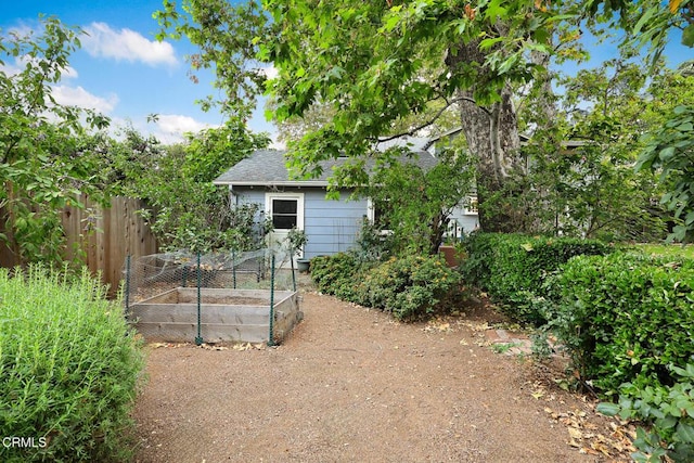 346 Stedman Pl, Monrovia, CA 91016 - view of yard featuring a garden