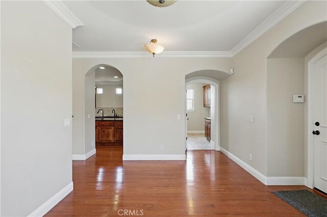 13045 Ridgewood Way, Chowchilla, CA 93610 - entrance foyer featuring arched walkways, ornamental molding, light wood-style floors, and baseboards