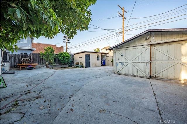 1914 S W View St, Los Angeles, CA 90016 - view of garage