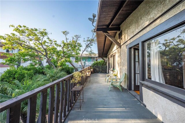 1914 S W View St, Los Angeles, CA 90016 - view of balcony