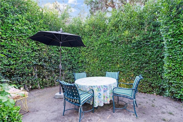 1914 S W View St, Los Angeles, CA 90016 - view of patio / terrace featuring outdoor dining space