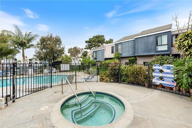 3505 Angelucci St Unit 2E, San Diego, CA 92111 - community pool with a community hot tub and a patio area