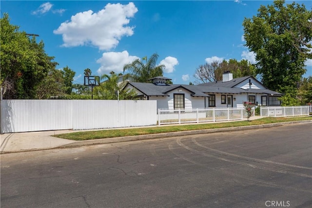 4901 Ethel Ave, Sherman Oaks, CA 91423 - view of front of property with a fenced front yard and a porch