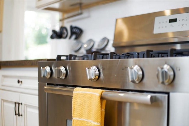 4901 Ethel Ave, Sherman Oaks, CA 91423 - detailed view of gas range and white cabinets