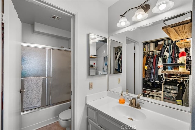 19852 Sandpiper Pl Unit 96, Newhall, CA 91321 - full bathroom with vanity, enclosed tub / shower combo, and a spacious closet