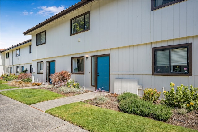 676 N 12th St Unit 21, Grover Beach, CA 93433 - view of front facade featuring a front yard