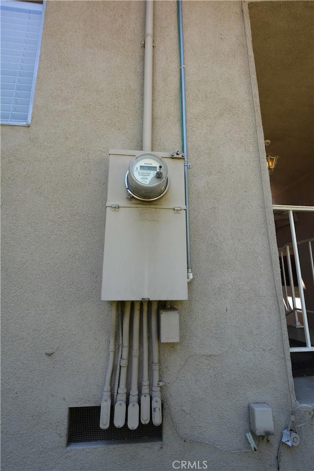 11514 Beverly Blvd, Whittier, CA 90601 - exterior view of stucco siding and electric meter