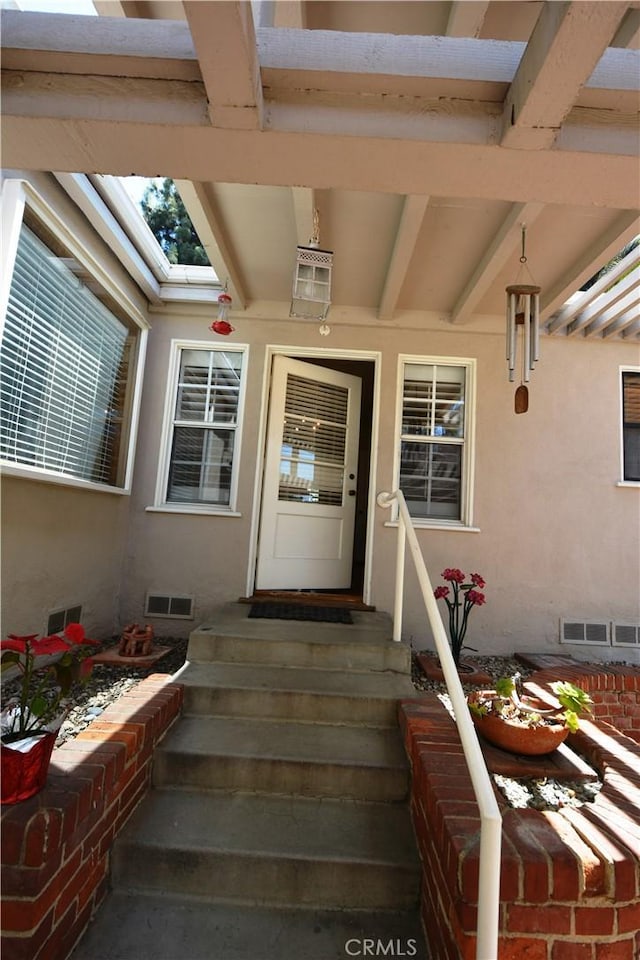 11514 Beverly Blvd, Whittier, CA 90601 - entrance to property with crawl space and stucco siding