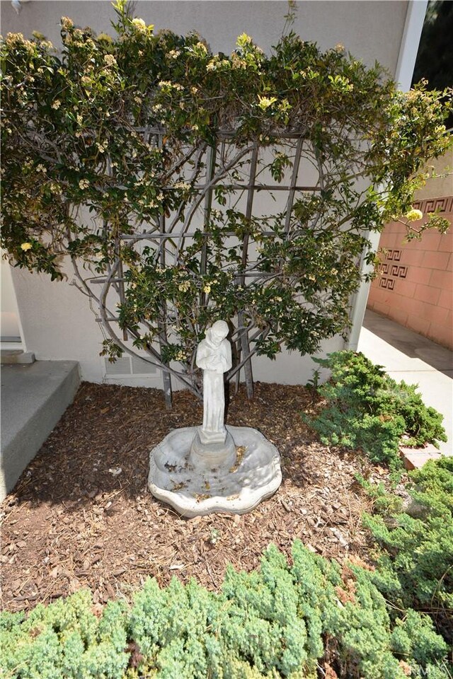 11514 Beverly Blvd, Whittier, CA 90601 - exterior view of stucco siding