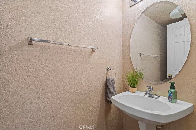 38701 Annette Ave, Palmdale, CA 93551 - bathroom featuring a sink