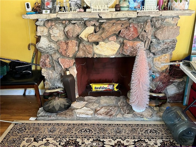 1923 W 115th St, Los Angeles, CA 90047 - detailed view of wood finished floors
