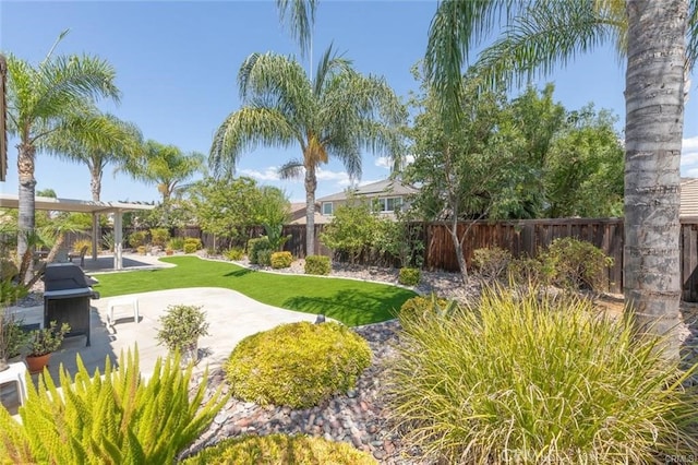 27840 Pointe Breeze Dr, Menifee, CA 92585 - fenced backyard featuring a patio