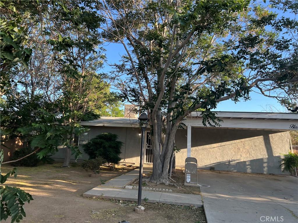 16275 Cajon St, Hesperia, CA 92345 - view of front of property with stucco siding and an attached carport