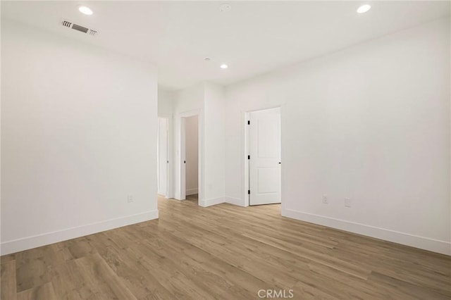 5399 Hickory Way, Paradise, CA 95969 - spare room featuring light wood-style flooring, baseboards, and recessed lighting
