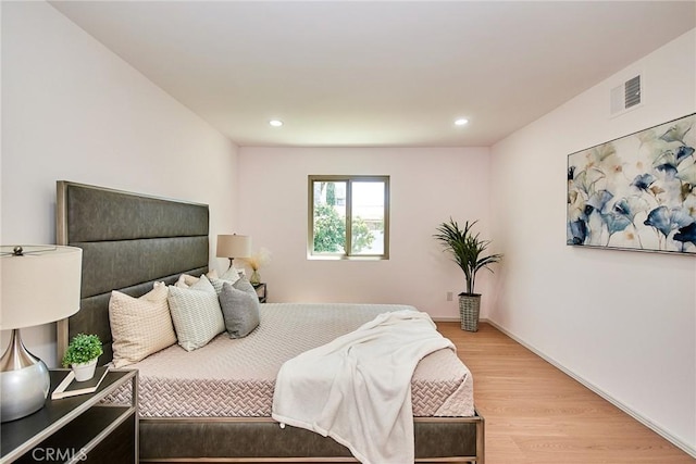 9539 Gladbeck Ave, Northridge, CA 91324 - bedroom featuring light wood-style floors, recessed lighting, and baseboards