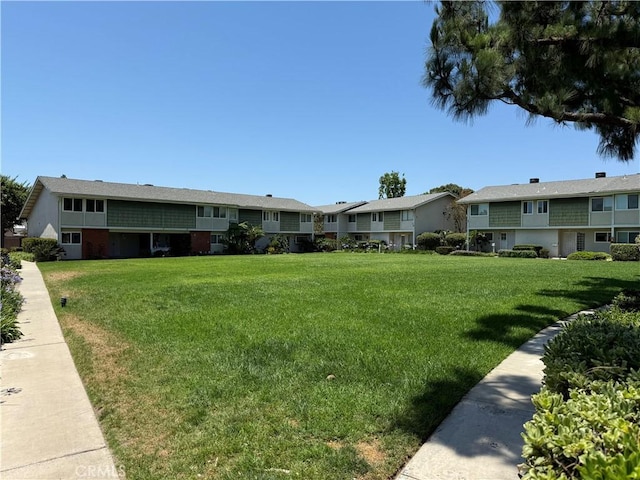 1404 N Tustin Ave Unit H1, Santa Ana, CA 92705 - view of property's community featuring a residential view and a lawn
