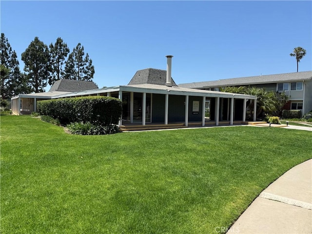 1404 N Tustin Ave Unit H1, Santa Ana, CA 92705 - rear view of property featuring a yard