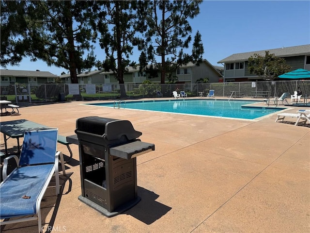 1404 N Tustin Ave Unit H1, Santa Ana, CA 92705 - community pool with a patio