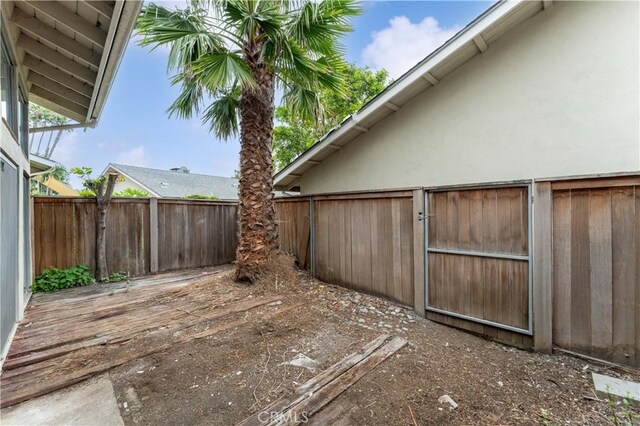 1404 N Tustin Ave Unit H1, Santa Ana, CA 92705 - view of patio / terrace
