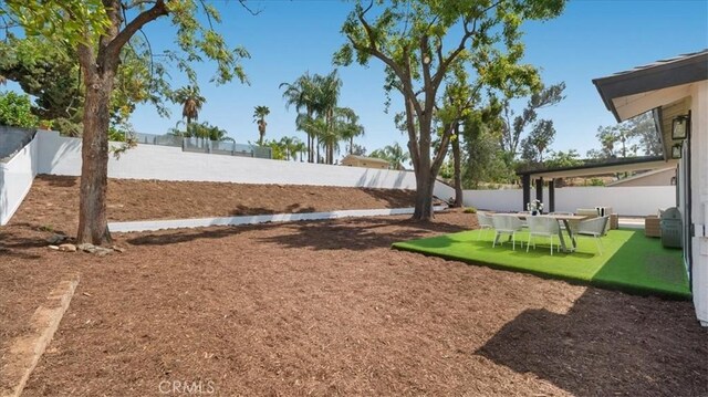 1208 Del Haven Ct, Redlands, CA 92374 - fenced backyard with outdoor dining area