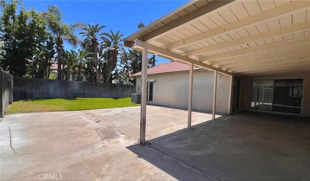 13941 Parkwood Dr, Fontana, CA 92337 - fenced backyard featuring a patio area
