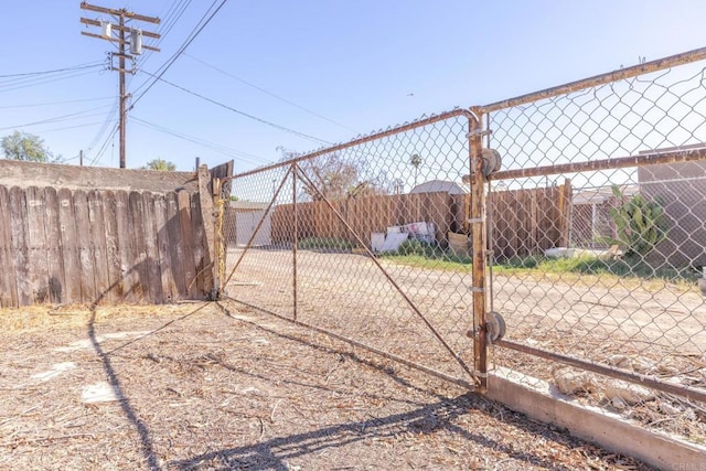630 N Palm Dr, Brawley, CA 92227 - view of gate