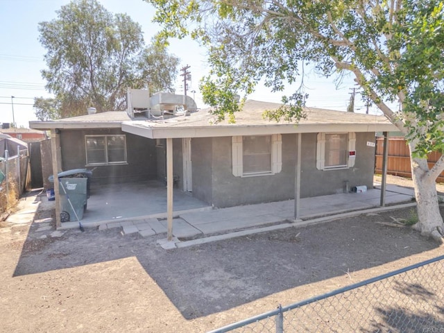 630 N Palm Dr, Brawley, CA 92227 - view of front of house featuring a patio, stucco siding, and a fenced backyard