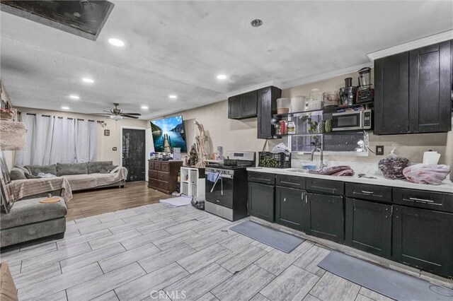 216 E 54th Th, Los Angeles, CA 90011 - photo 4