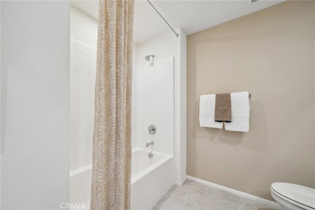 16183 Lumia Way, Fontana, CA 92336 - bathroom featuring toilet, shower / bathtub combination with curtain, baseboards, and tile patterned flooring